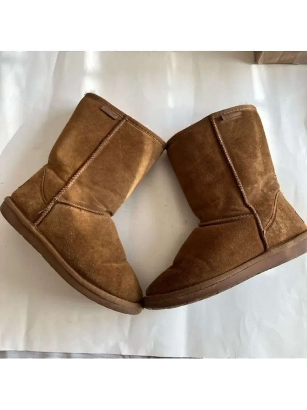 Minnetonka Genuine Sheepskin leather Women Olympia Short Boots Golden Tan size 8